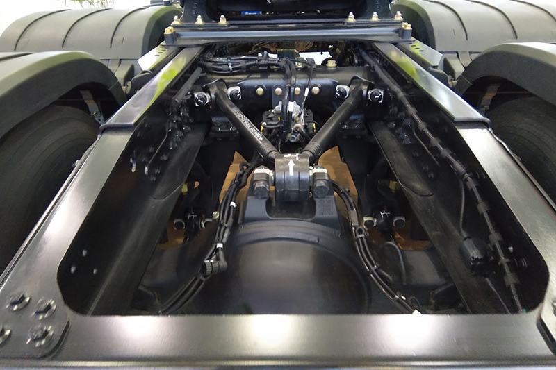 一汽解放 J7重卡 6×4 550馬力 國六 智能牽引車