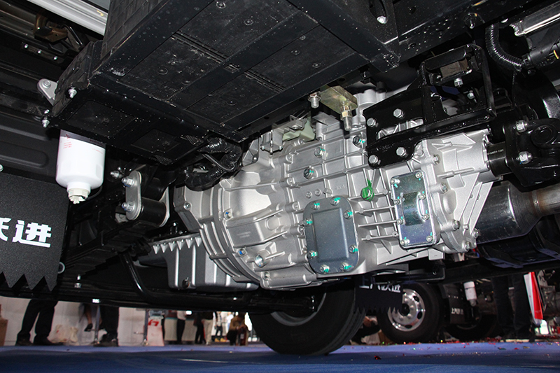上汽躍進 C500-33 156馬力 4×2 國五 冷藏車 紀(jì)念版