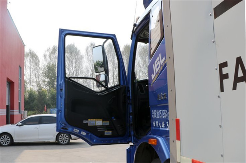 一汽解放 J6L中卡 180馬力 7.7米 國(guó)五翼開(kāi)啟廂式載貨車(FXC5160XYKP62L4E5)
