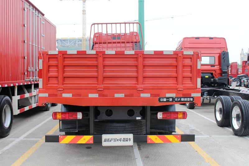 一汽解放 新J6P重卡 質(zhì)惠版 460馬力 8X4 9.5米 國(guó)五欄板載貨車(chē)(CA1310P66K24L7T4E5)