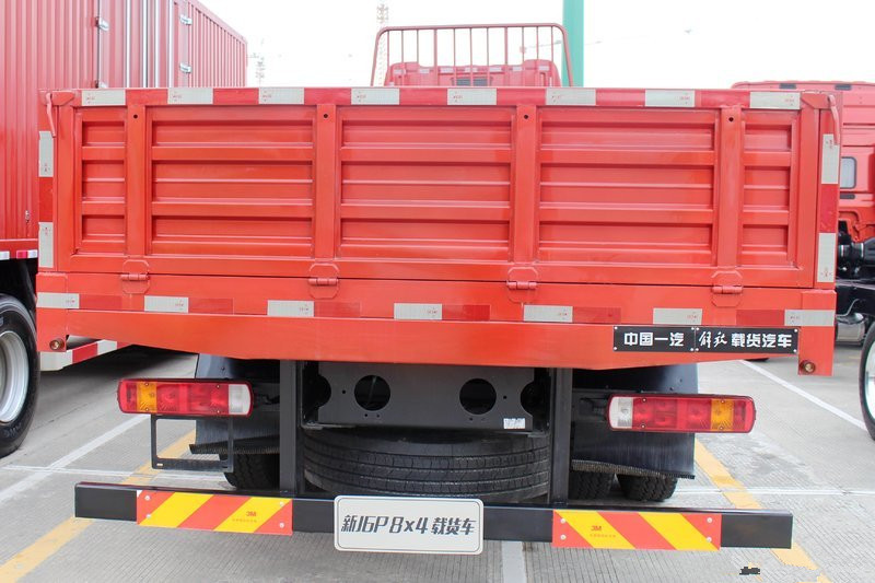 一汽解放 新J6P重卡 質(zhì)惠版 460馬力 8X4 9.5米 國(guó)五欄板載貨車(chē)(CA1310P66K24L7T4E5)