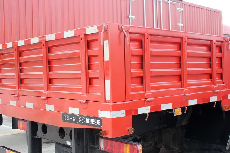 一汽解放 新J6P重卡 質(zhì)惠版 460馬力 8X4 9.5米 國(guó)五欄板載貨車(chē)(CA1310P66K24L7T4E5)