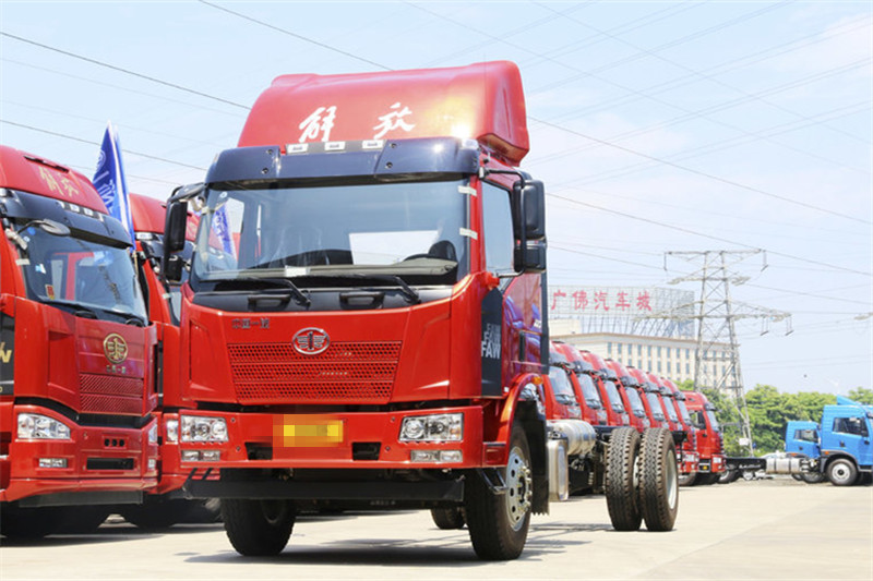 一汽解放 J6L中卡 2018款 超值版 160馬力 7.7米 國(guó)五廂式載貨車(CA5160XXYP62K1L5A2E5)