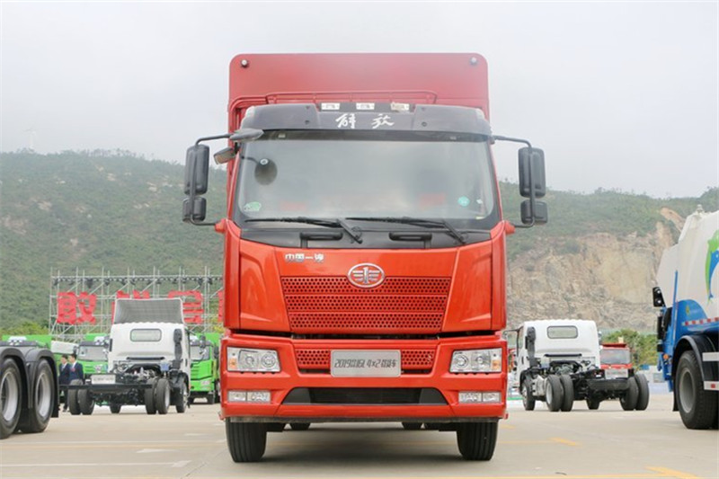 一汽解放 J6L中卡 2019款 240馬力 6X2 6.8米 國五倉柵式載貨車(CA5250CCYP62K1L5T3E5)