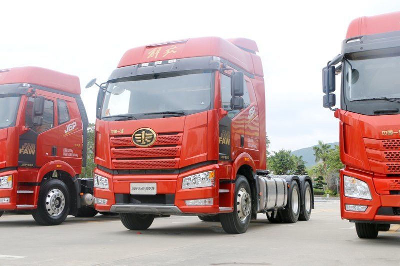 一汽解放 新J6P重卡 領(lǐng)航版 550馬力 6X4 國(guó)五牽引車(空懸)(CA4250P66K25T1A1E5)