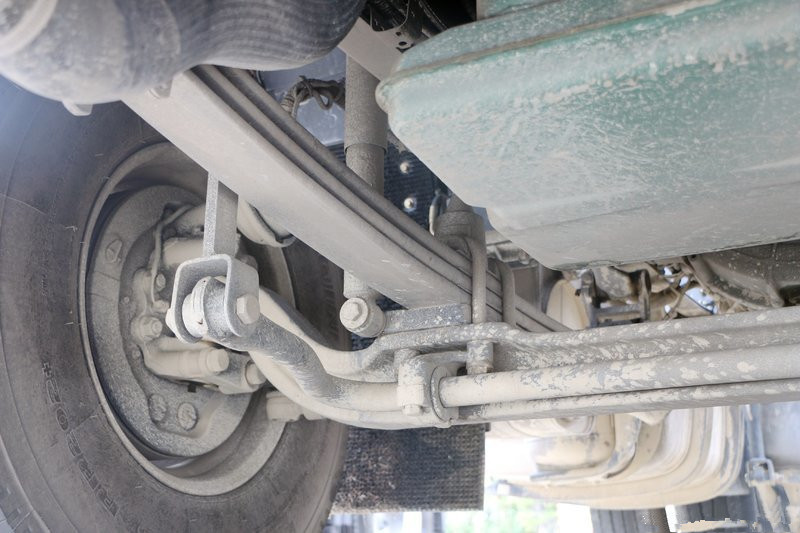 一汽解放 新J6P重卡 領(lǐng)航版 550馬力 6X4 國(guó)五牽引車(空懸)(CA4250P66K25T1A1E5)