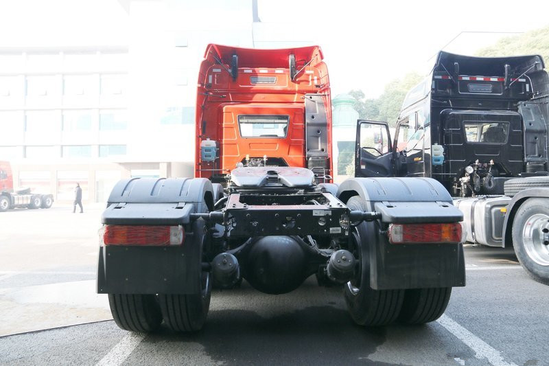 一汽解放 新J6P重卡 領(lǐng)航標載版 新疆款 500馬力 6X4 國五牽引車(CA4250P66K25T1A1E5)