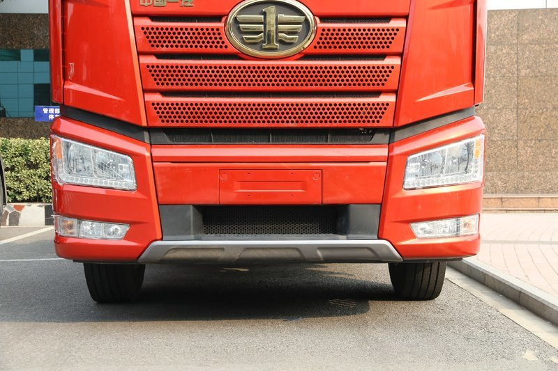 一汽解放 新J6P重卡 領(lǐng)航標載版 新疆款 500馬力 6X4 國五牽引車(CA4250P66K25T1A1E5)