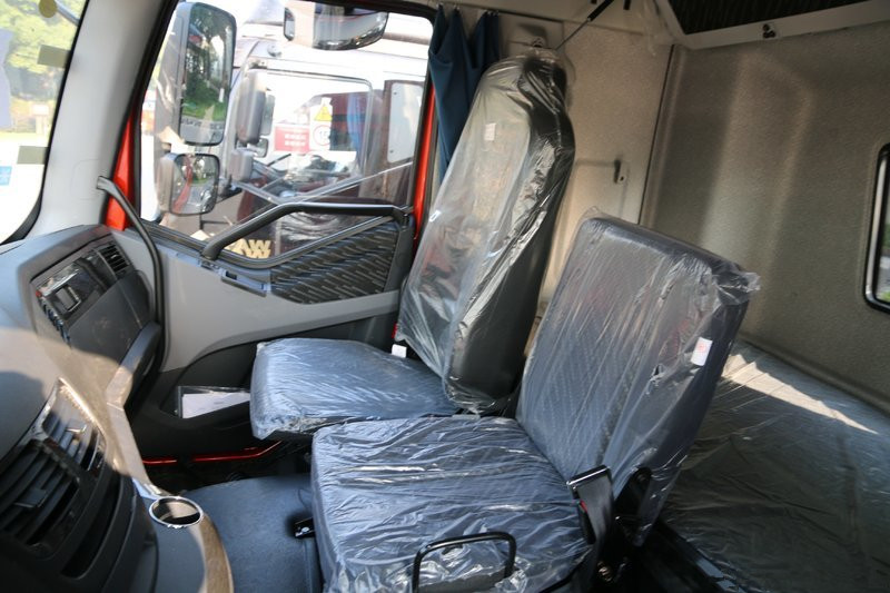 一汽解放 新J6P重卡 領(lǐng)航標載版 新疆款 500馬力 6X4 國五牽引車(CA4250P66K25T1A1E5)