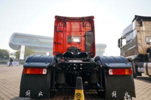 一汽解放 J7重卡 豪華型 550馬力 6X4 國(guó)五AMT自動(dòng)擋牽引車(火焰紅)(CA4250P77K25T1E5)