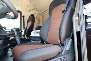 一汽解放 J7重卡 500馬力 6X4 國(guó)五牽引車(黑色款)(CA4250P77K25T1E5)