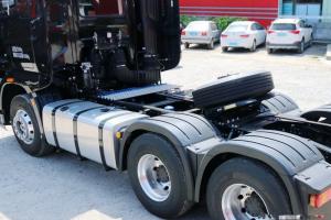 一汽解放 J7重卡 500馬力 6X4 國(guó)五牽引車(黑色款)(CA4250P77K25T1E5)