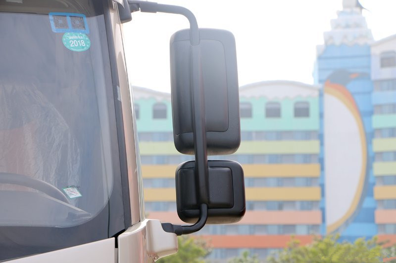 一汽解放 新J6P重卡 榮耀版 550馬力 6X4 國五牽引車(CA4250P66K25T1A1E5)