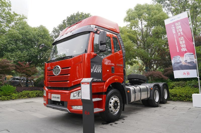 一汽解放 新J6P重卡 質惠版 四季款 420馬力 6X4 國五牽引車(CA4250P66K24T1A1E5)