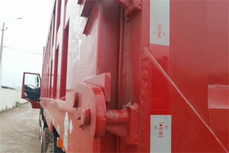 一汽解放 J6P重卡 460馬力 8X4 8.2米 國(guó)五自卸車(chē)(CA3310P66K24L6T4AE5)