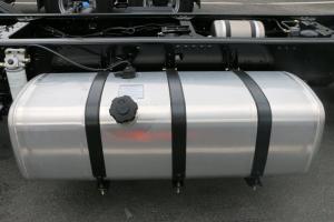 一汽解放青汽 悍V重卡 320馬力 6X2 國五中置軸轎運(yùn)車(CA1220P1K2L6T3BE5A80)