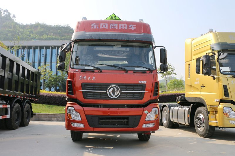 東風(fēng)商用車 天龍重卡 輕量化版 420馬力 6X4 國(guó)五危險(xiǎn)品牽引車(DFH4250A6)