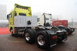 中國(guó)重汽 汕德卡SITRAK C7H重卡 430馬力 6X4 國(guó)五LNG牽引車(ZZ4256V324HE1LB)