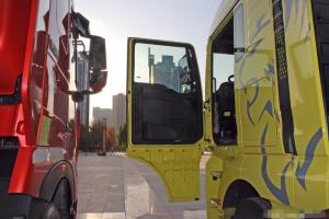 中國(guó)重汽 汕德卡SITRAK C7H重卡 430馬力 6X4 國(guó)五LNG牽引車(ZZ4256V384HE1LB)