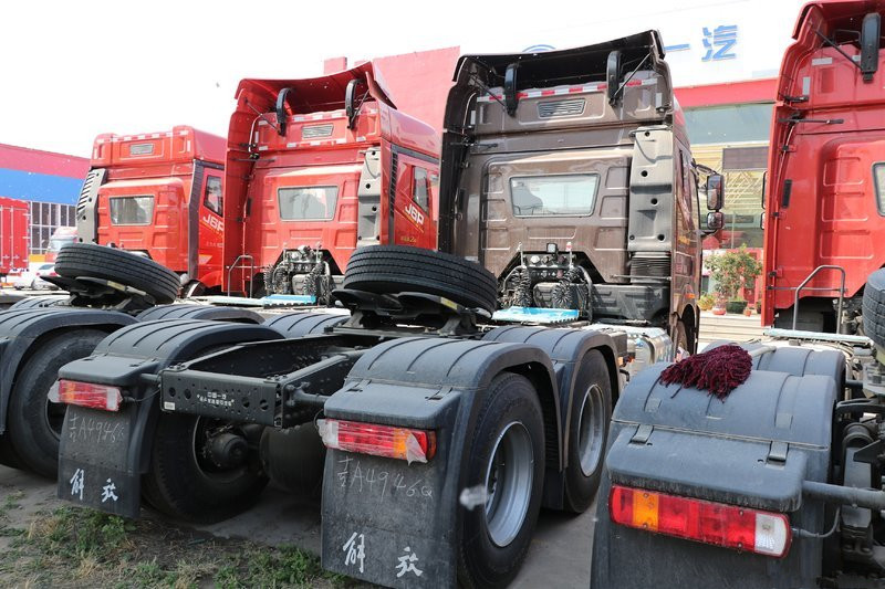 一汽解放 新J6P重卡 領(lǐng)航版2.0 北方款 460馬力 6X4 國六 牽引車(CA4250P66K25T1E6)