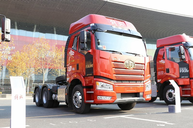 一汽解放 新J6P重卡 領(lǐng)航版2.0 四季款 560馬力 6X4 國(guó)六 牽引車(chē)(CA4250P66K25T1E6)