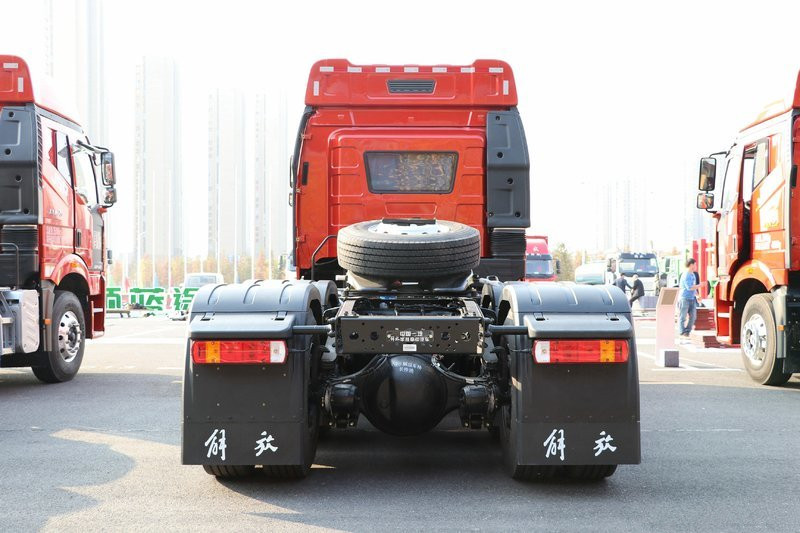 一汽解放 新J6P重卡 領(lǐng)航版2.0 四季款 560馬力 6X4 國(guó)六 牽引車(chē)(CA4250P66K25T1E6)