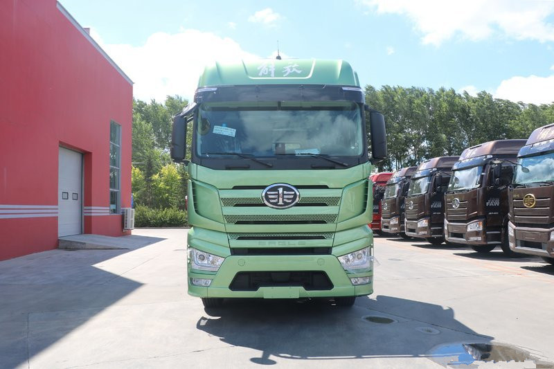 一汽解放 J7重卡 550馬力 6X4 國(guó)五 牽引車(富貴綠)(CA4250P77K25T1E5)