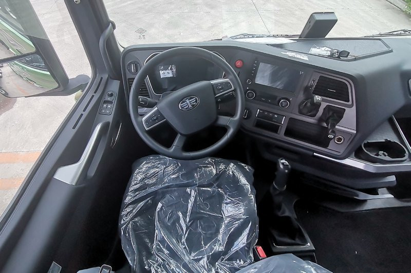 一汽解放 J7重卡 550馬力 6X4 國(guó)五 牽引車(富貴綠)(CA4250P77K25T1E5)