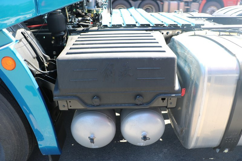 一汽解放 J7重卡 550馬力 6X4 國五 牽引車(海天藍(lán))(CA4250P77K25T1E5)