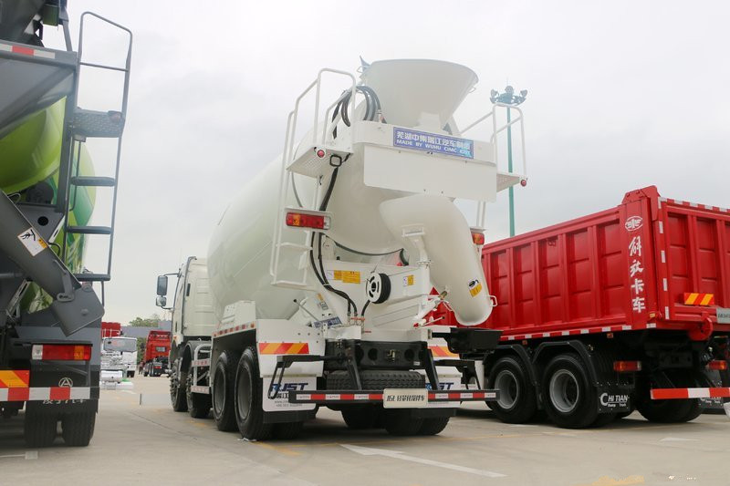  一汽解放 J6L 輕量化版 320馬力 8X4 國(guó)五 混凝土攪拌車(chē)(CA5310GJBP62K2T4E5) 