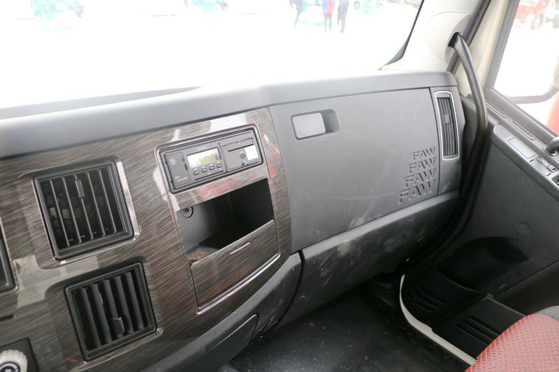  一汽解放 J6L 輕量化版 320馬力 8X4 國(guó)五 混凝土攪拌車(chē)(CA5310GJBP62K2T4E5) 