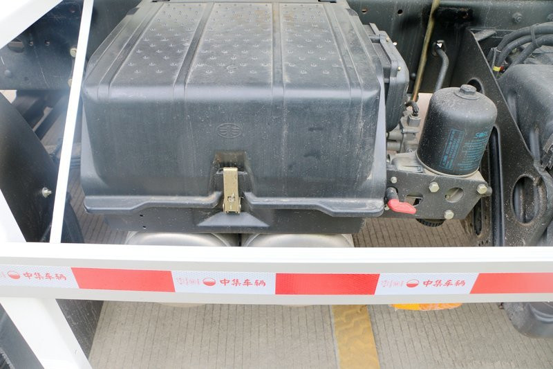  一汽解放 J6L 輕量化版 320馬力 8X4 國(guó)五 混凝土攪拌車(chē)(CA5310GJBP62K2T4E5) 