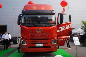 一汽解放青汽  JH6+重卡 生活艙版 550馬力  6X4 國(guó)五AMT牽引車(CA4250P33K25T1E5A80)