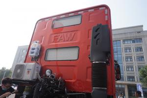 一汽解放青汽  JH6+重卡 生活艙版 550馬力  6X4 國(guó)五AMT牽引車(CA4250P33K25T1E5A80)