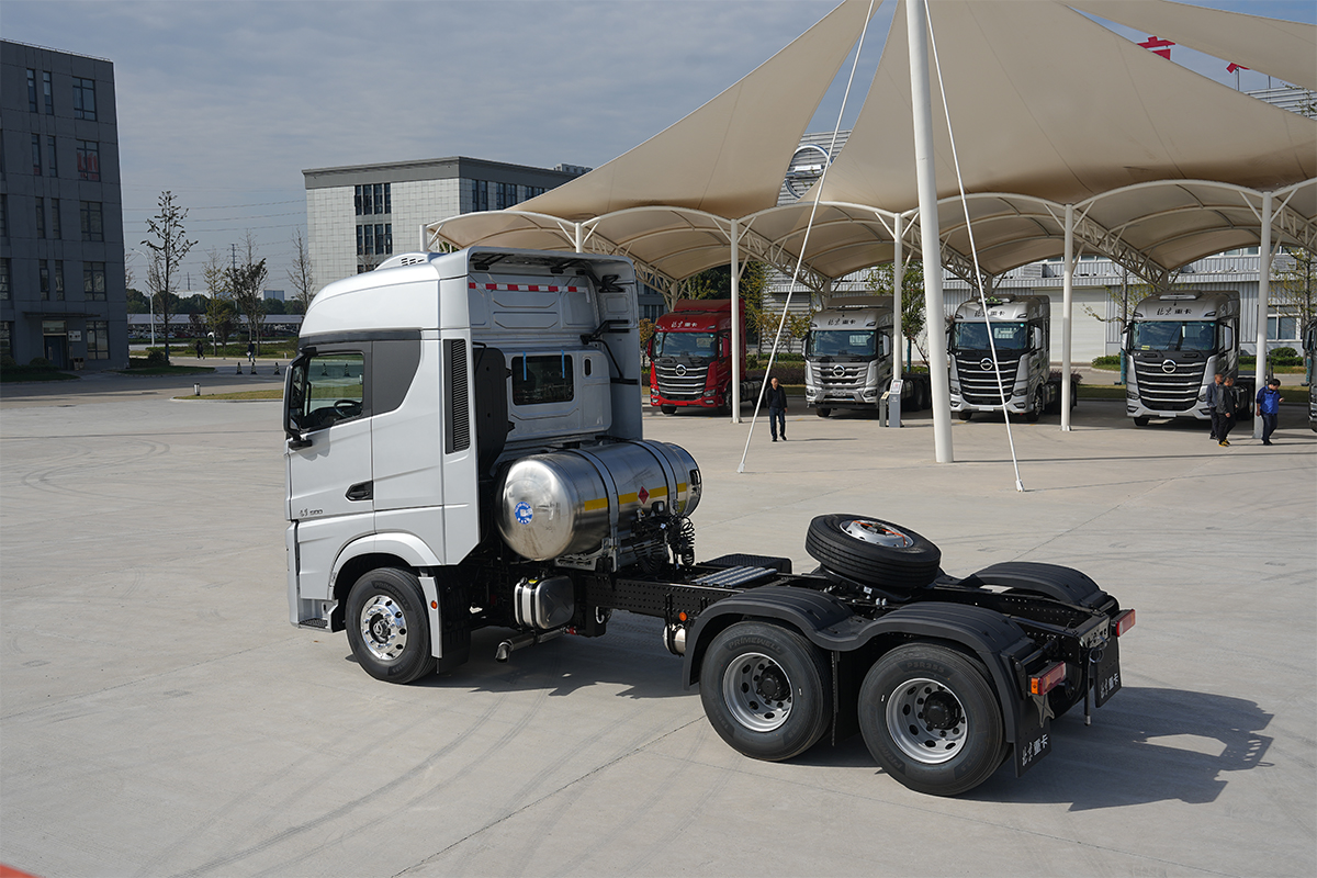北京重卡 追夢 500馬力 6×4 國六 LNG 牽引車 砂石料運輸版（BJ4250G6CP）