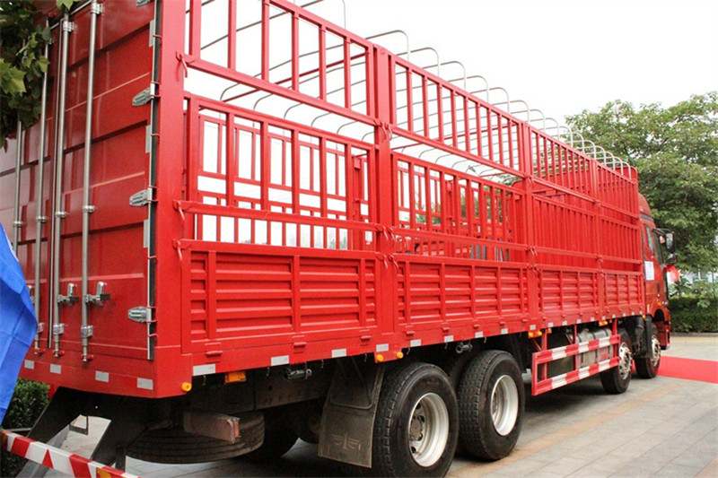 一汽解放 J6P重卡 復(fù)合型 390馬力 8X4 9.5米 國五倉柵式載貨車(CA5310CCYP66K2L7T4E5)