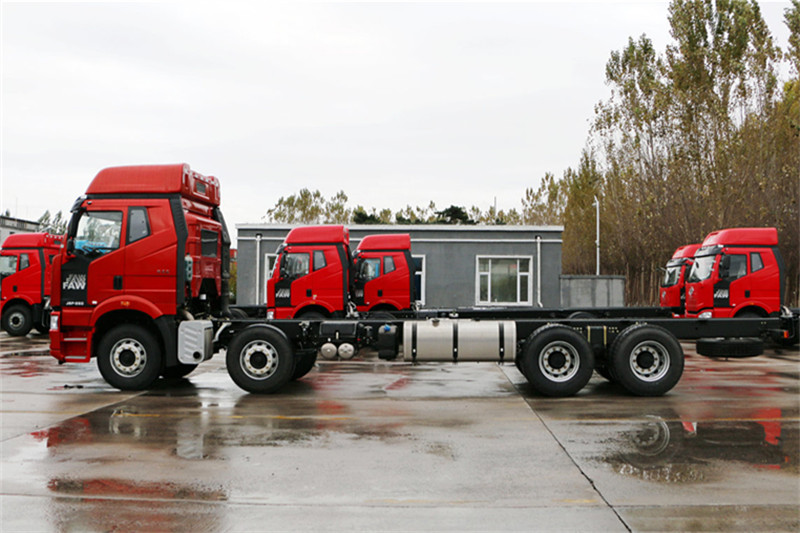一汽解放 J6P重卡 復(fù)合型 390馬力 8X4 9.5米 國(guó)五廂式載貨車(chē)(CA5310XXYP66K2L7T4E5)