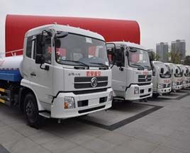 東風(fēng)公司向云南旱區(qū)捐贈10輛運(yùn)水車
