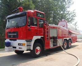 青年曼滅火巨無霸渦噴消防車亮相菏澤