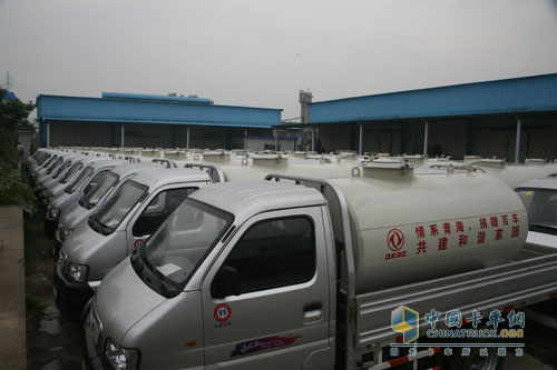 百輛東風(fēng)沼氣車捐青海