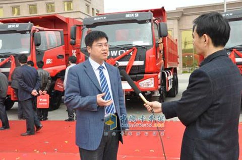 山東諸城汽車廠梁啟龍副廠長接受采訪