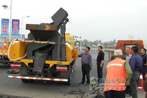 瀝青路面養(yǎng)護車