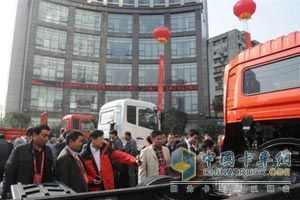 東風商用車首屆隨車起重物流論壇開幕