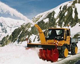梅賽德斯-奔馳烏尼莫克U400：公鐵兩用除雪作業(yè)車