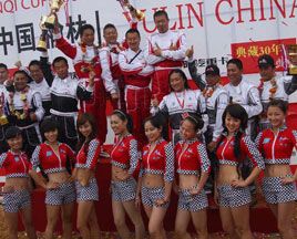 陜汽重卡“八仙”過海激戰(zhàn)“沙場(chǎng)”--卡車越野大賽首站榆林“養(yǎng)眼”開局