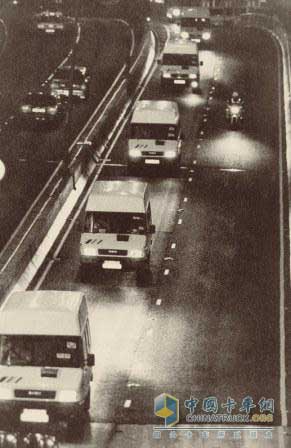 1997年7月1日，依維柯隨駐港部隊跨越羅湖橋