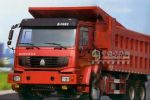 中國(guó)重汽為黃島用戶推介HOWO新品工程車 