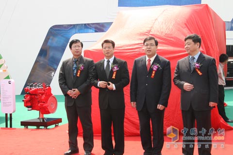 福田汽車(chē)高層出席歐馬可C280上市活動(dòng)