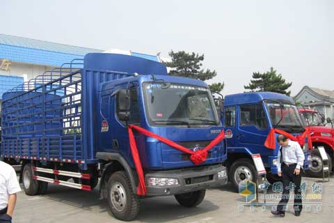 新品推介會(huì)的主角柳汽“乘龍609”