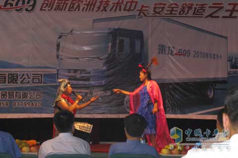 精彩二人轉(zhuǎn)表演 上演“神話”